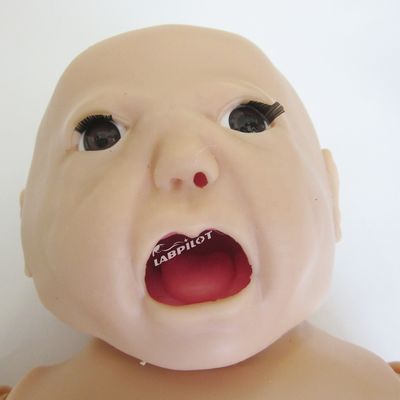 Geavanceerde PVC-poppet voor volledig functionele pediatrische CPR en simulatie van zuigelingenverzorging