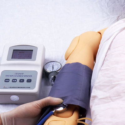 Intelligente EHBO-opleiding Mannequin voor menselijke levensgrootte Klinische verpleegkundige opleiding