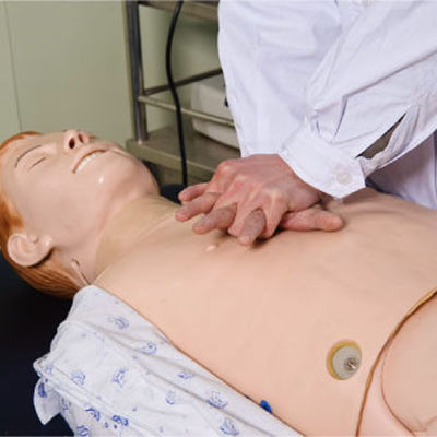 Intelligente EHBO-opleiding Mannequin voor menselijke levensgrootte Klinische verpleegkundige opleiding